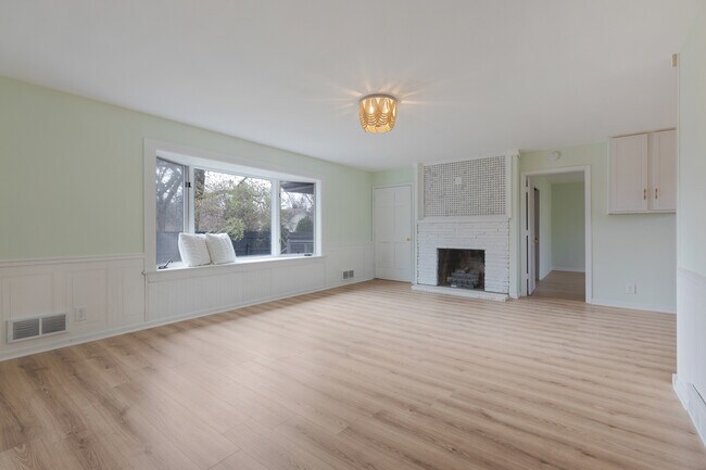 Building Photo - 2158 Pleasure View Rd