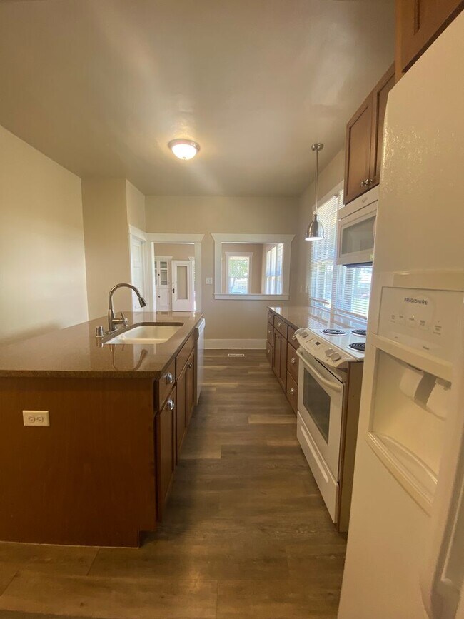 Building Photo - Cheney-5 bed 2.5 bath house Available Now