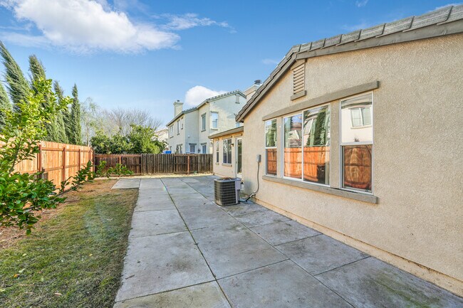 Building Photo - 6717 Sao Tiago Way