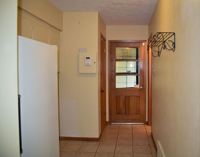 Building Photo - Country Home with 3 Bedrooms and 2 Baths
