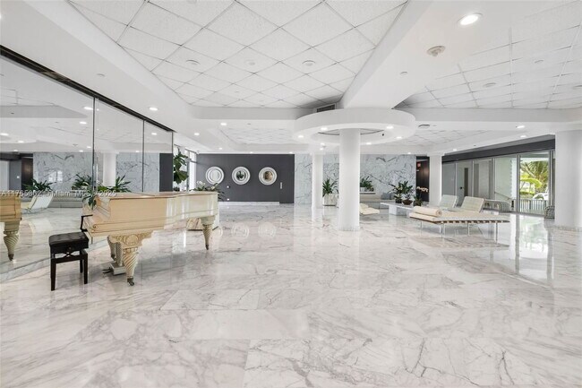 Building Photo - 5065 Collins Ave