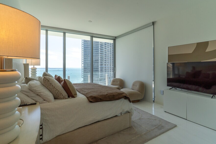 Building Photo - 300 Biscayne Boulevard Way