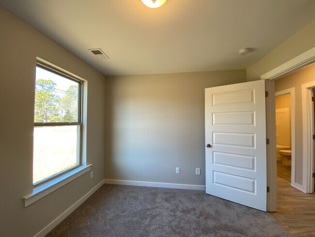 Building Photo - Gorgeous Home for Rent in Talladega, AL! A...