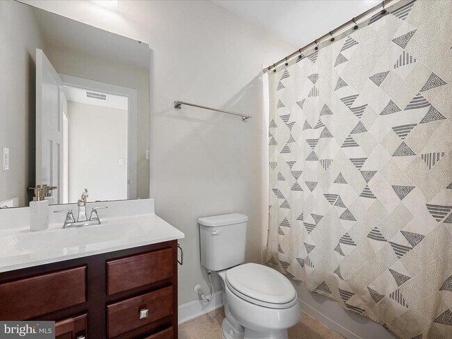 Building Photo - 124 Emperor Dr