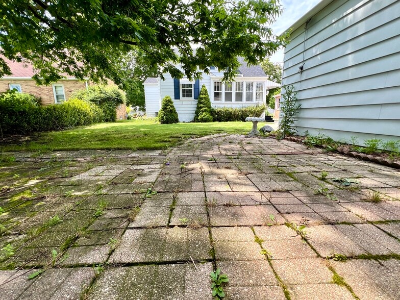 PATIO - 7717 29th Ave