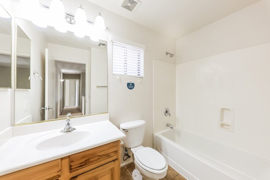 Building Photo - 2319 W Running Deer Trl