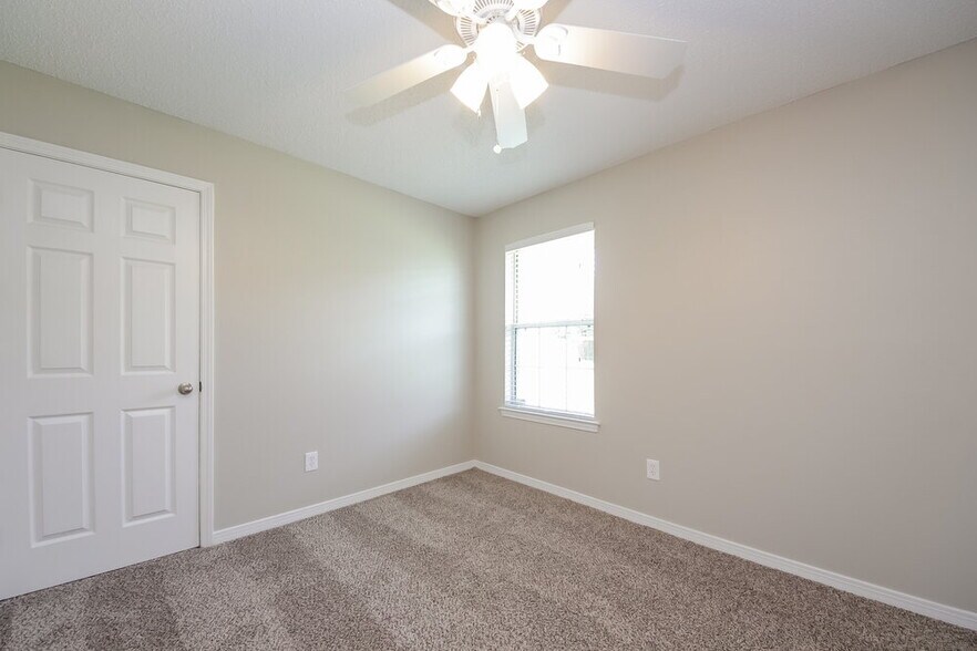 Building Photo - 3209 Silverado Cir