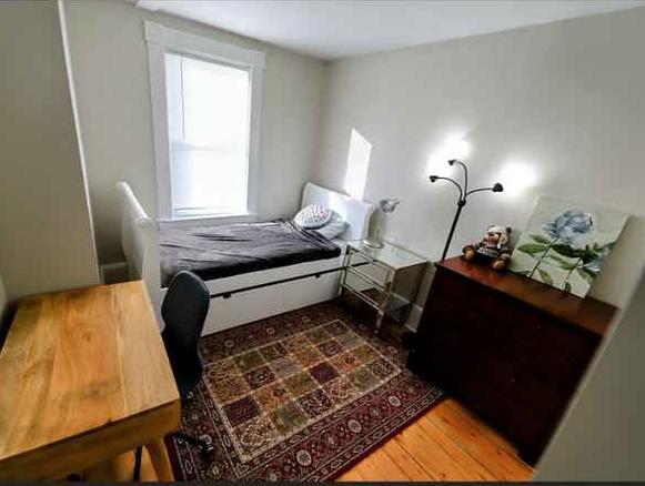 Twin bedroom - 156-2 Barre St