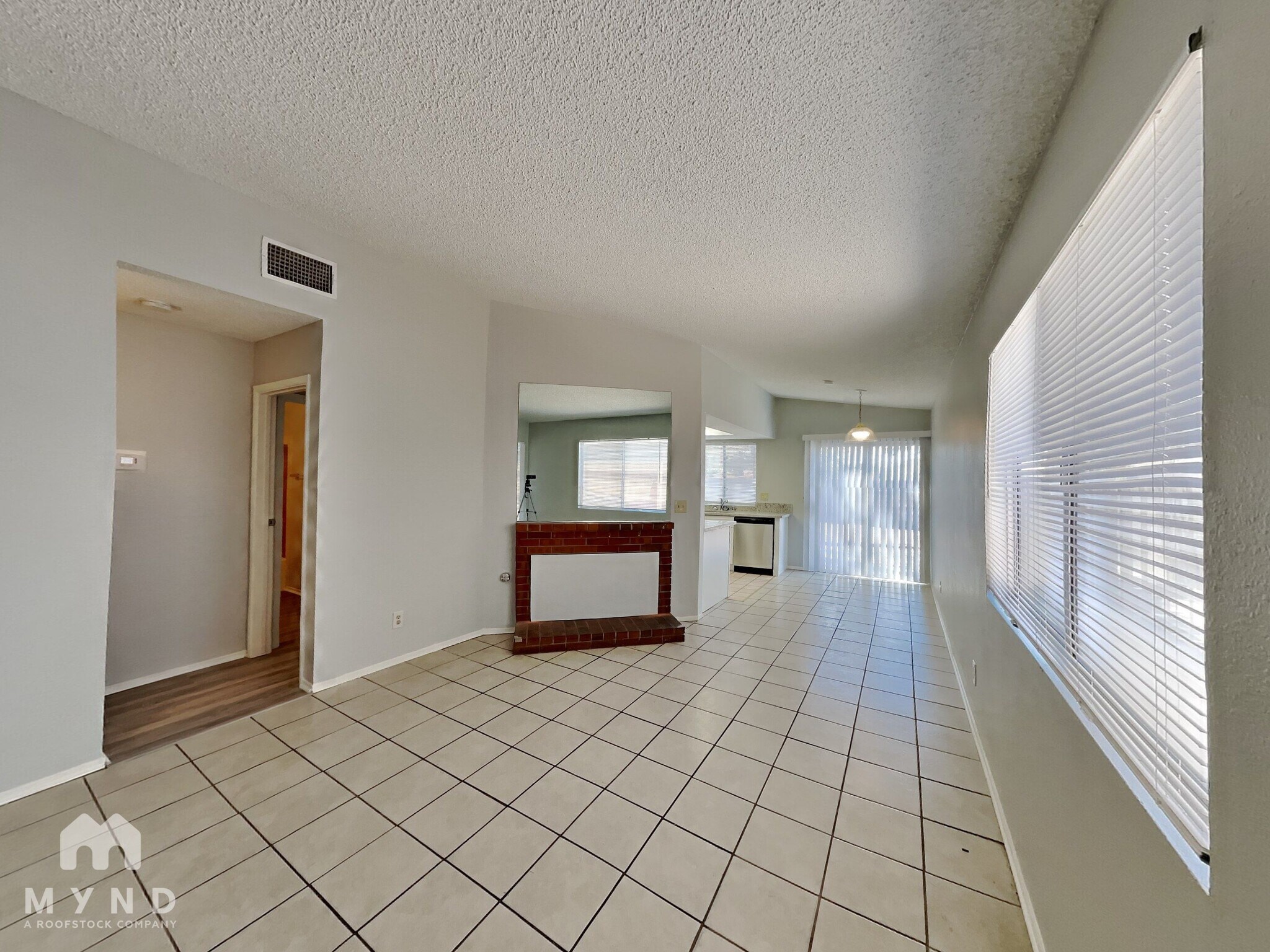 Building Photo - 1221 S Christy Ln