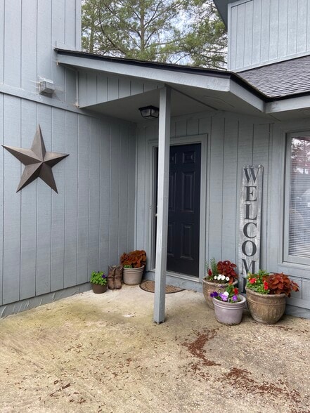 Front entrance - 177 Cranes Cove