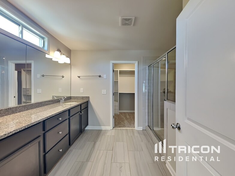 Building Photo - 4609 Sierra Creek Dr NE