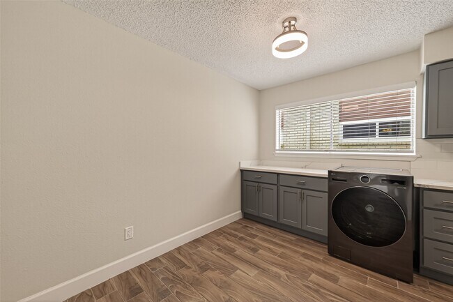 Building Photo - 7714 Renwick Dr