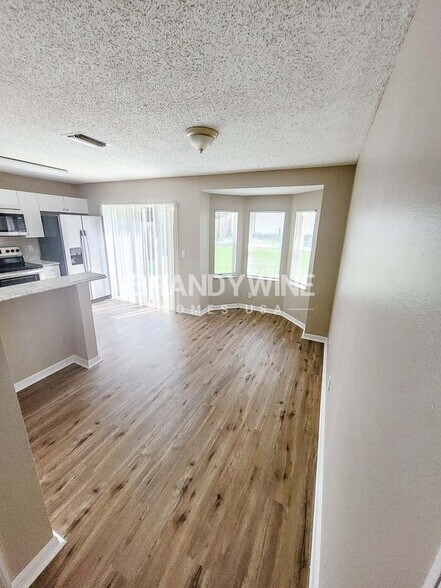 Building Photo - 323 Summer Sails Dr