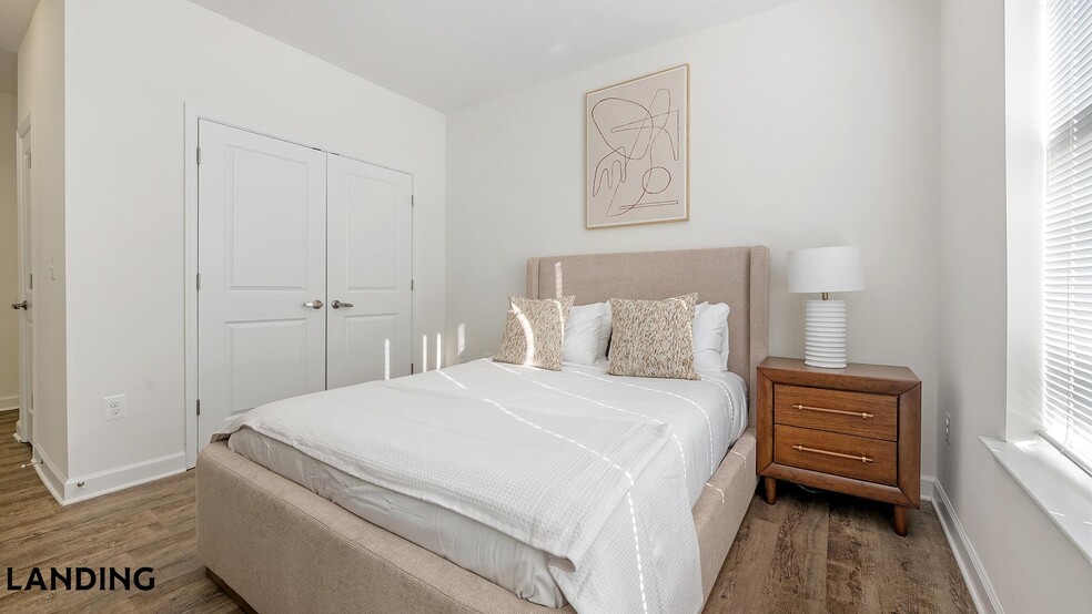 Building Photo - 909 Mansion Dr