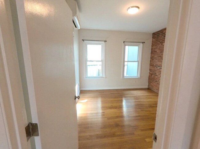 Building Photo - 2.0 bedroom in Somerville Massachusetts 02145