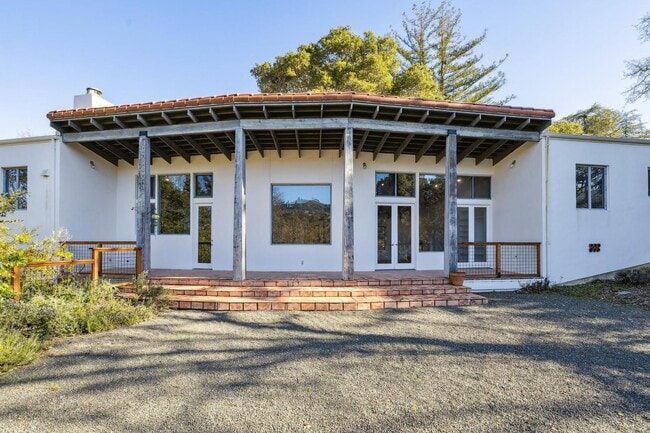 Building Photo - Charming 4BR Home Available in Private Portola Valley Cul de Sac