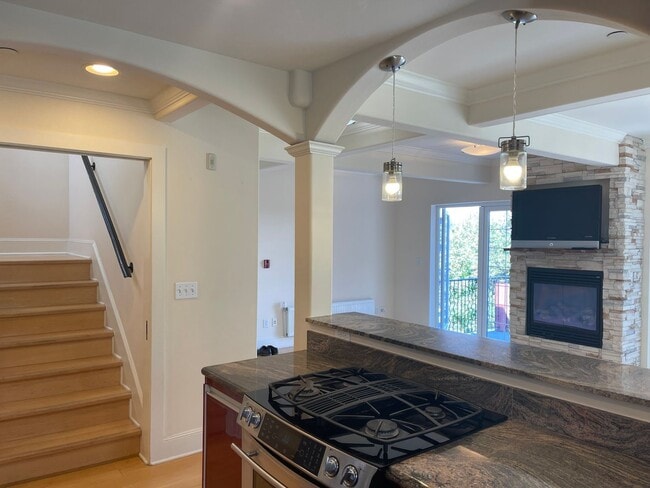 Building Photo - 1524 14th Ave S