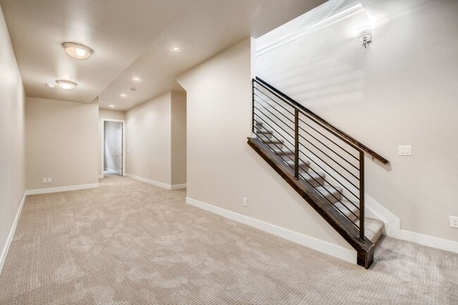 Building Photo - High Street Townhomes 3 bedroom unit with ...