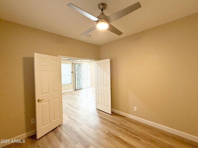 Building Photo - 1432 S Apache Dr