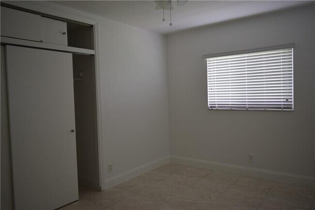 Building Photo - 4625 Glenwood Dr