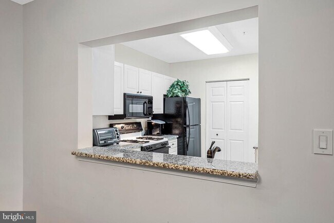 Building Photo - 20320 Beechwood Terrace