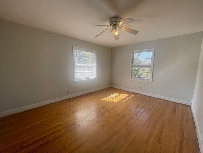 Building Photo - 426 Saluda Ave