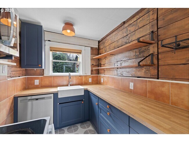 Building Photo - 4805 NE 110th Ave