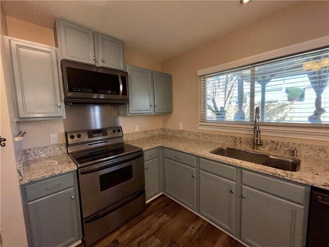 Building Photo - 1102 Keeshond Pl