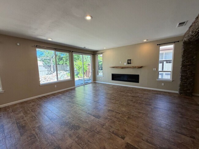 Building Photo - 485 Cicada Ct