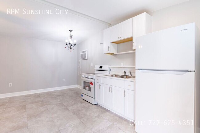 Building Photo - 2017 Oceanview Pl