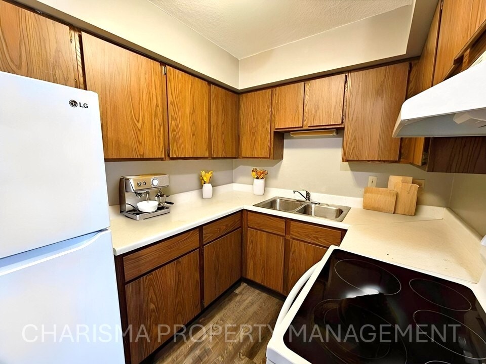 Building Photo - 1005 4th St