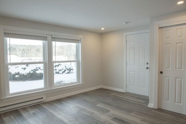 Building Photo - 180 N Main St