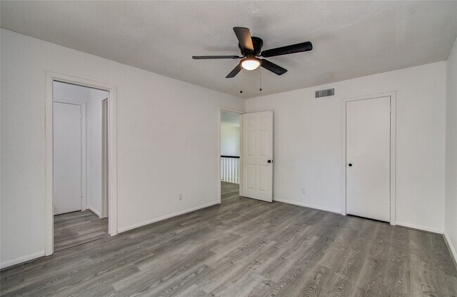 Building Photo - 619 River Plantation Dr