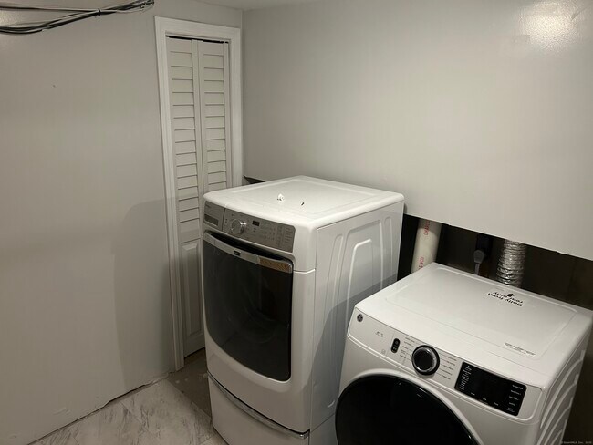 Building Photo - 14 Normandy Dr