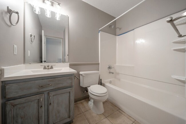 Building Photo - Modern 3 Bed, 3 Bath Home with Central Air...