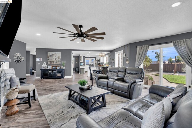 Building Photo - 59 Old Stagecoach Rd