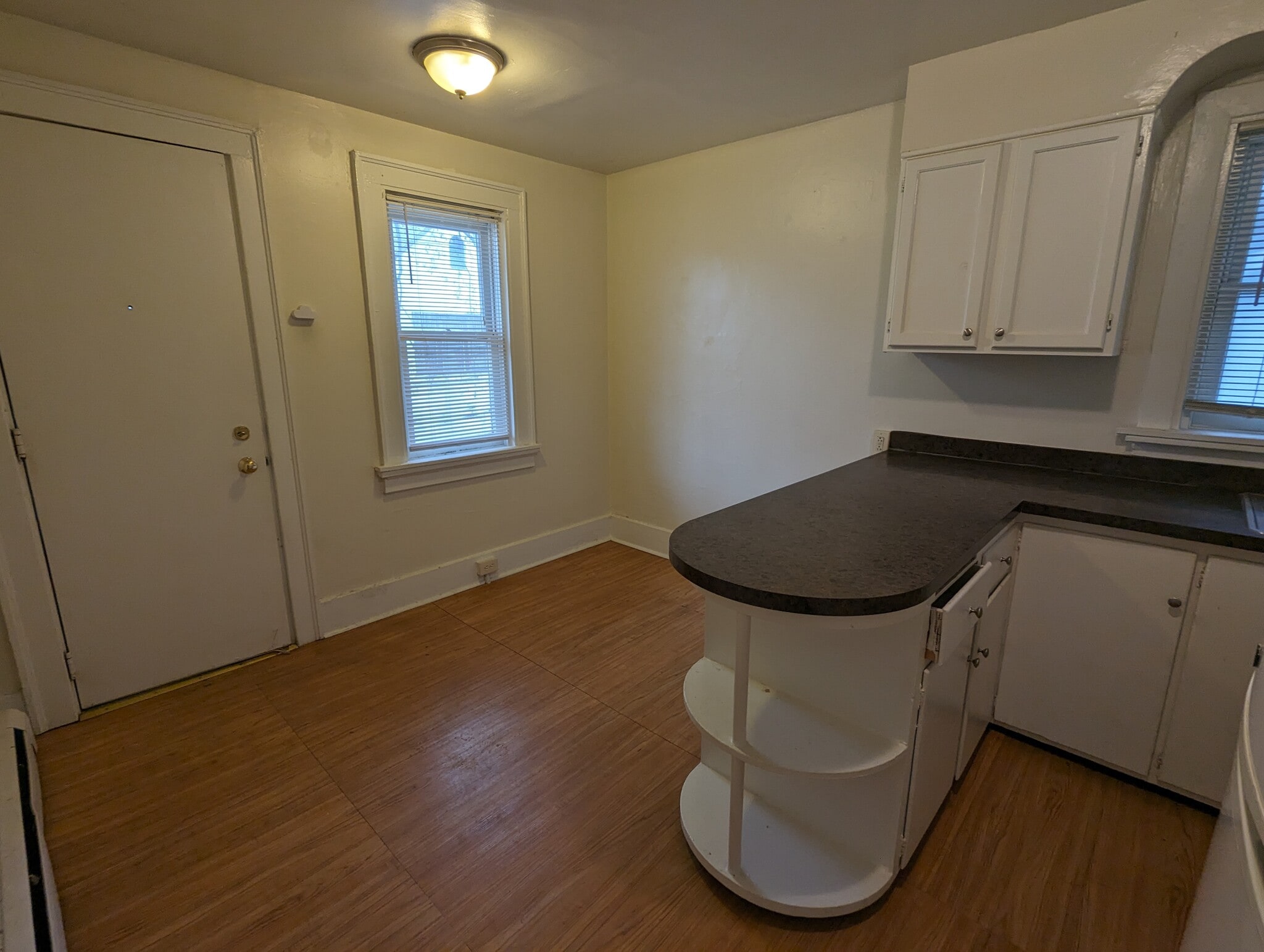 Building Photo - 608 Elmwood Ave