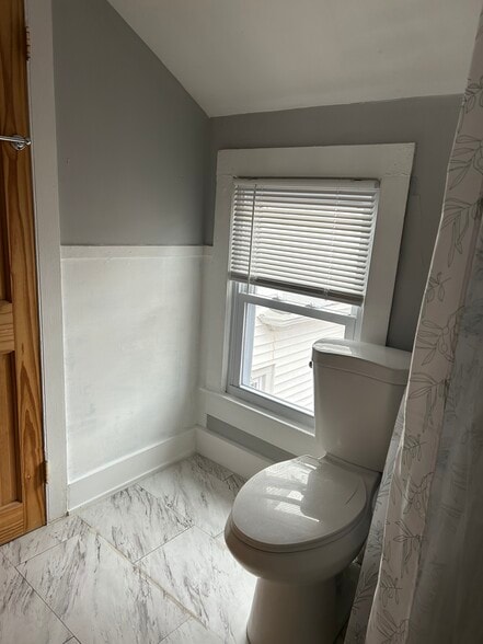 Bathroom - 19 Warwick St