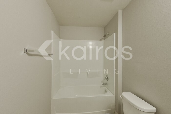 Building Photo - 2227 NW 11th Ct