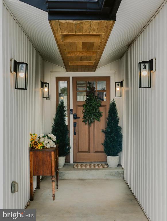 Building Photo - 13230 Falls Rd