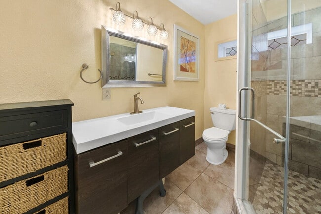 Building Photo - 501 Dolphin St