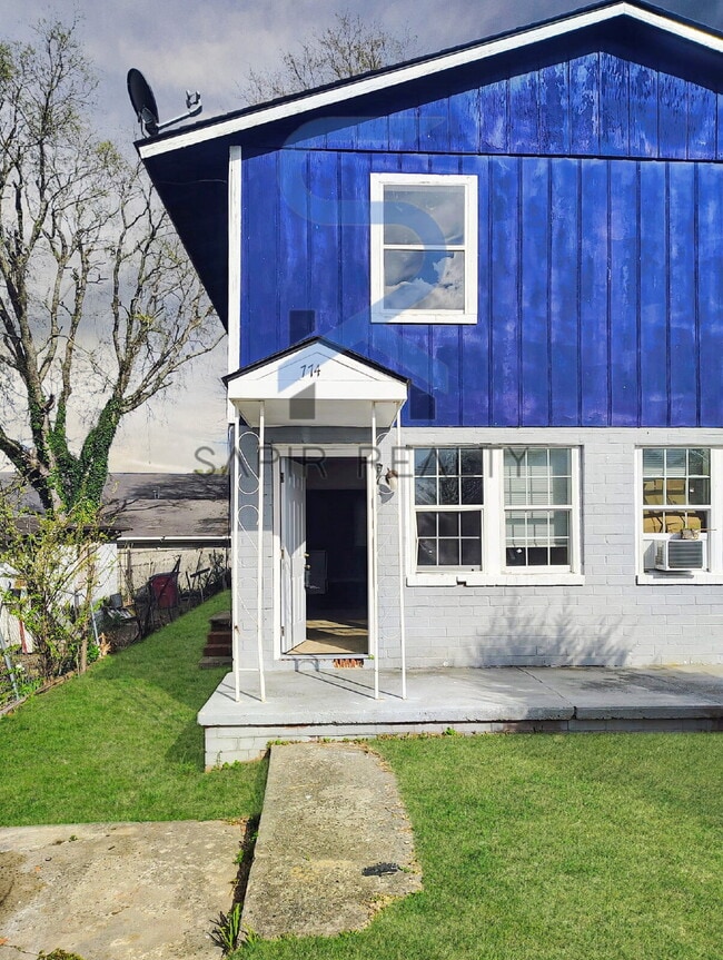 Primary Photo - 774 Lilly Ave