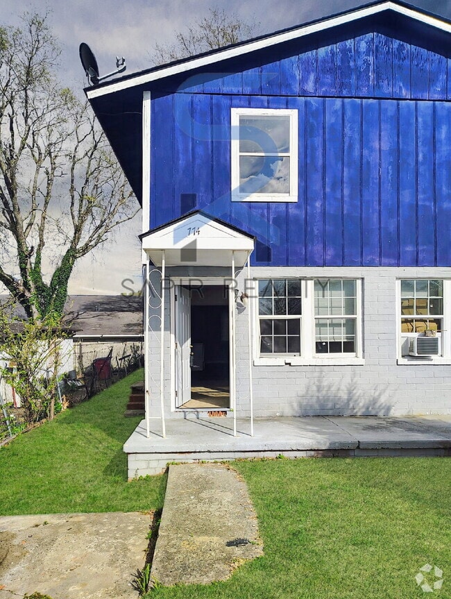 Building Photo - 774 Lilly Ave