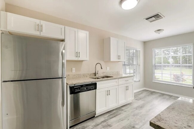 Building Photo - 1056 Malletwood Dr