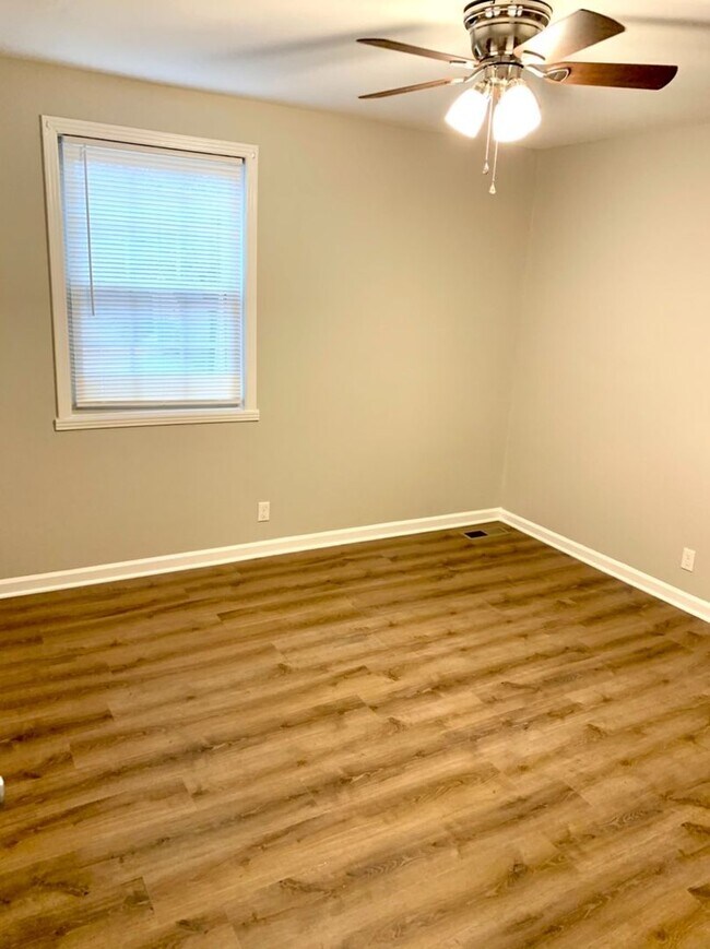 Building Photo - Inglewood 2 BR 1.5 Bath duplex available O...