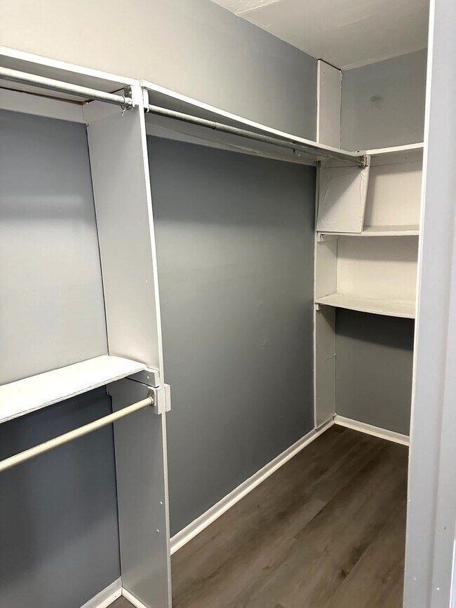 Building Photo - 257-259 W Elm St.