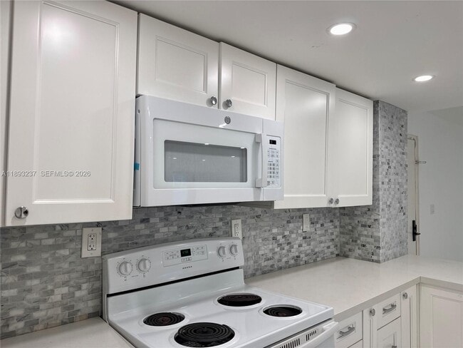 Building Photo - 5415 Collins Ave