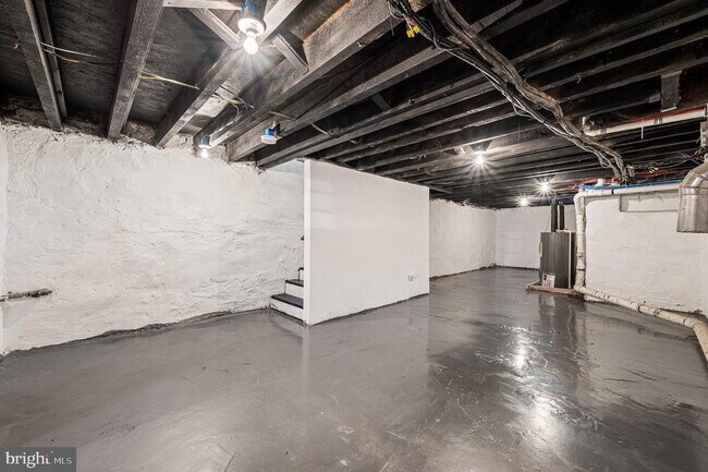 Building Photo - 441 S 61st St