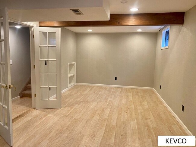 Building Photo - Sweet Home - Central Fort Collins!