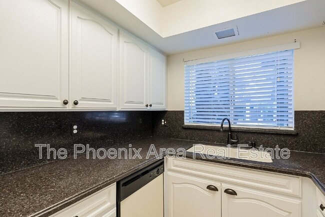 Building Photo - 2232 W Lindner Ave